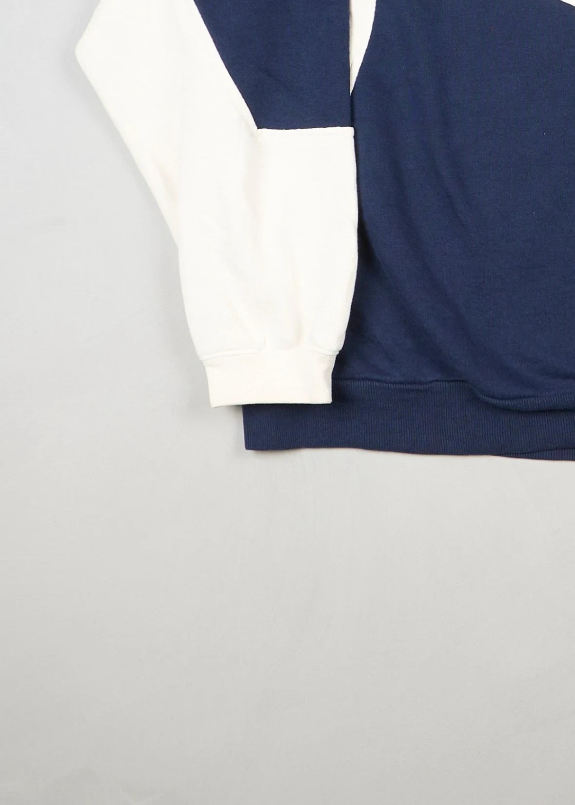 Reebok - Sweatshirt (L) Bottom Left