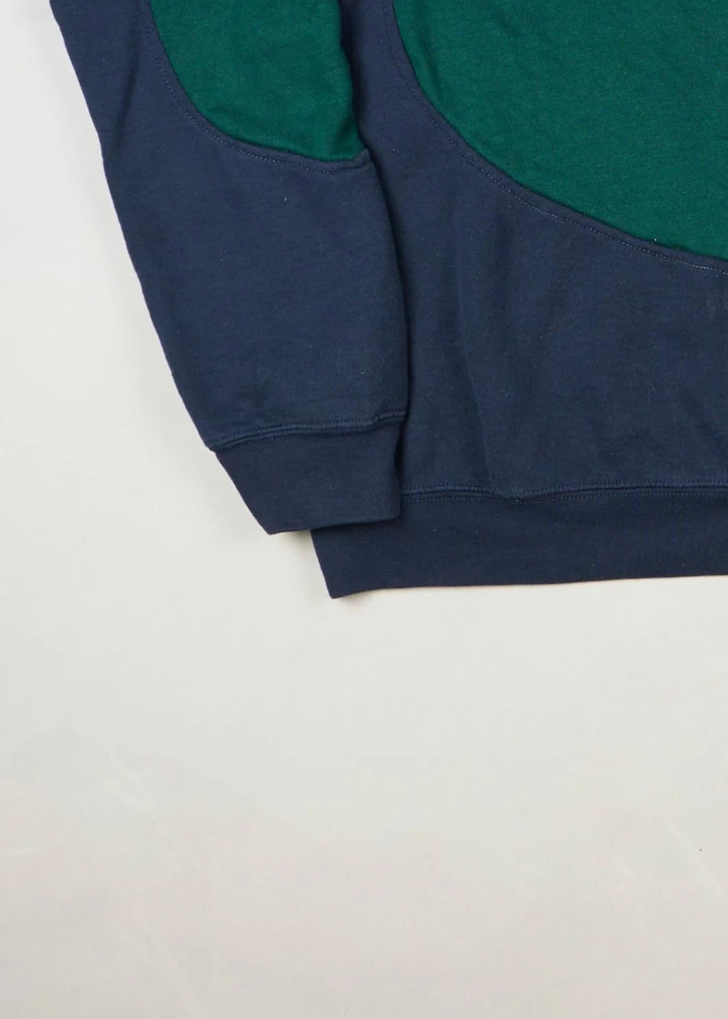 Reebok - Sweatshirt (M) Bottom Left