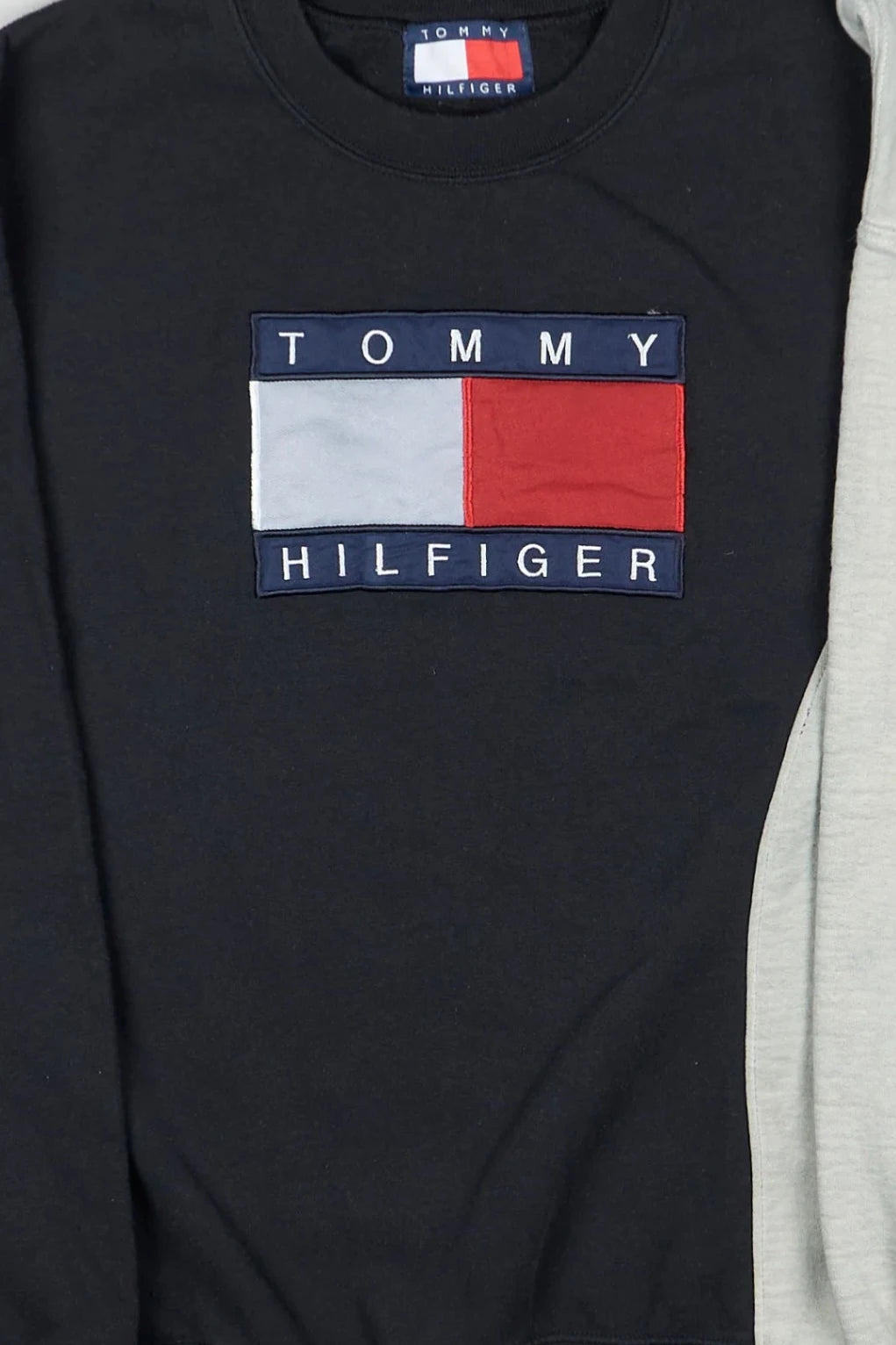 Tommy Hilfiger - Renewed Sweatshirt (L) Center