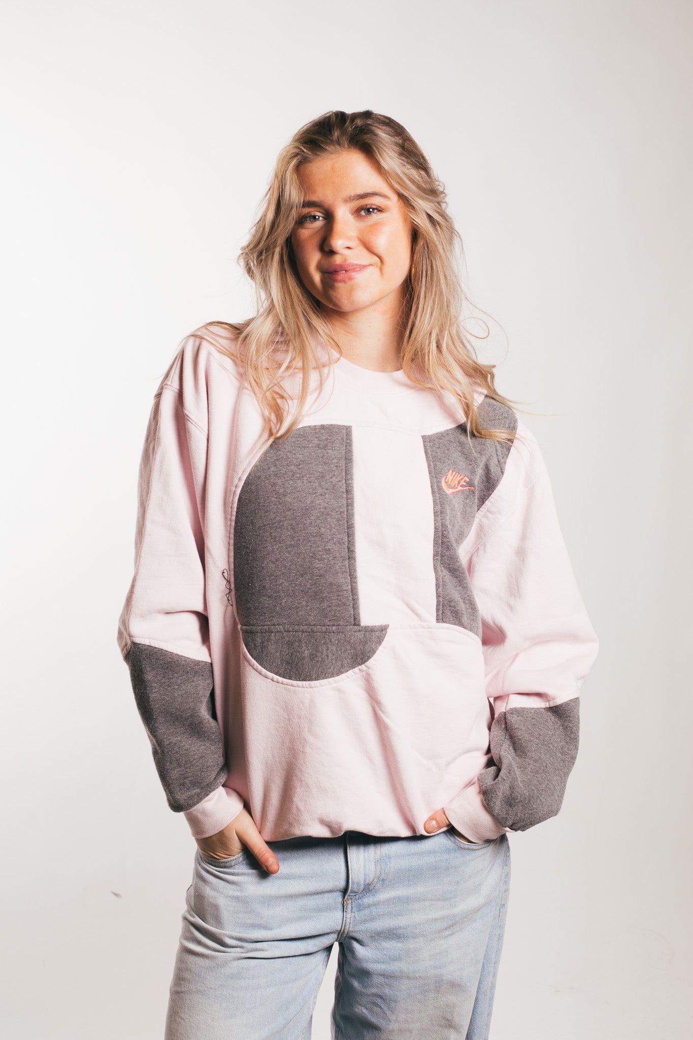 Nike  - Renewed  Sweatshirt (M)