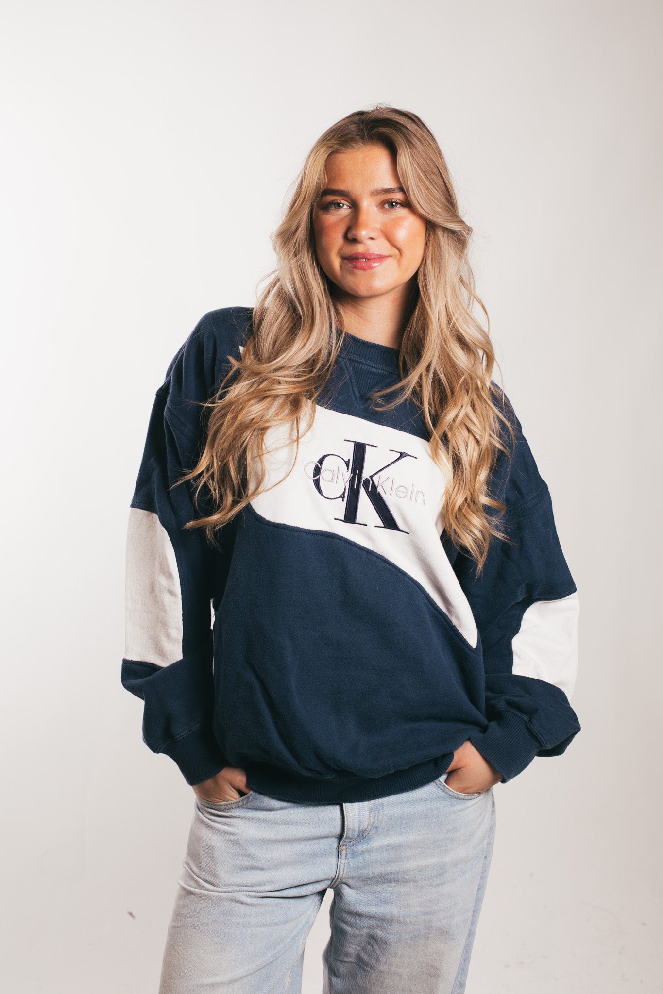 Calvin Klein  - Renewed  Sweatshirt (M)