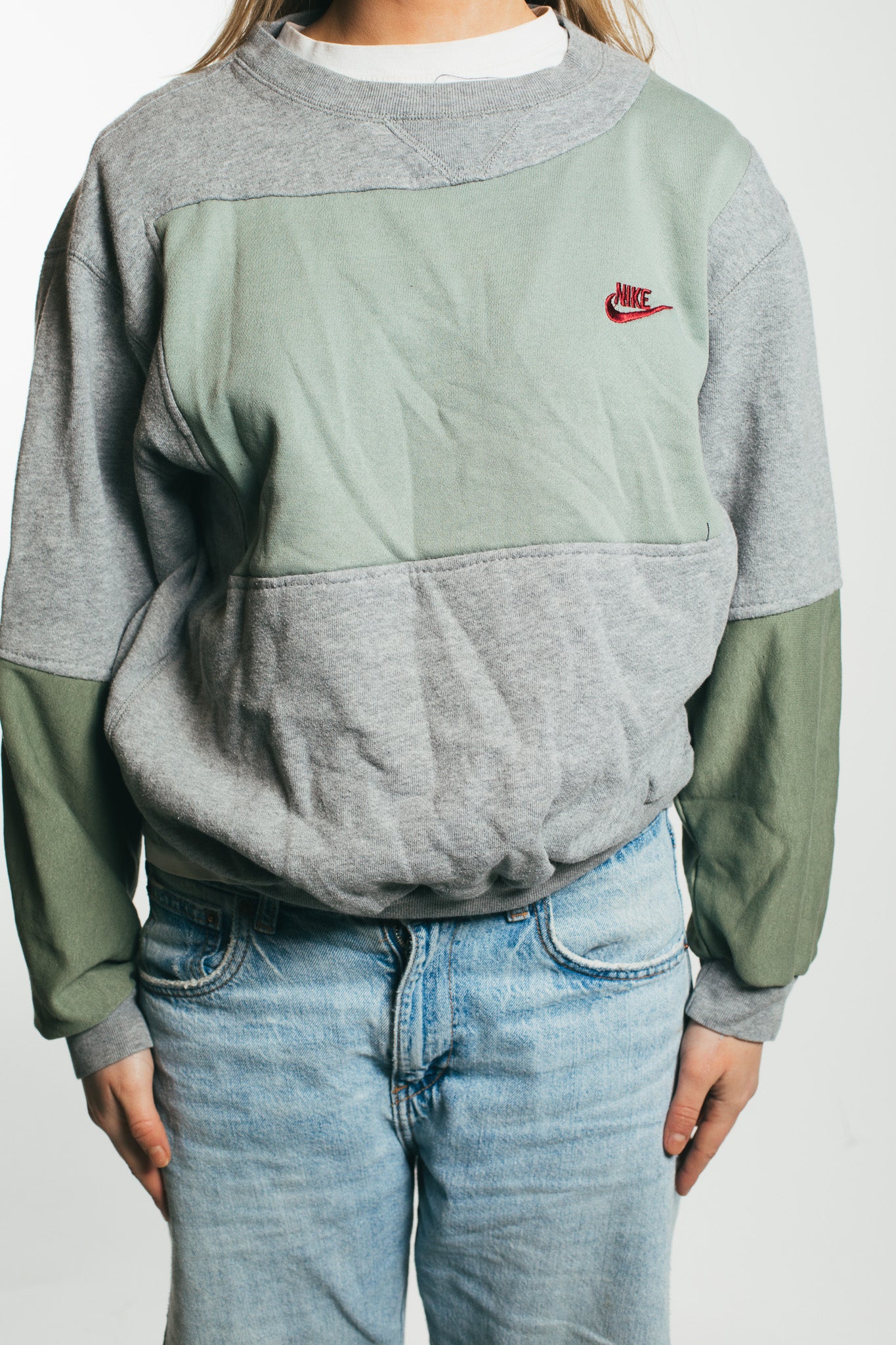 Nike  - Renewed  Sweatshirt (XS)
