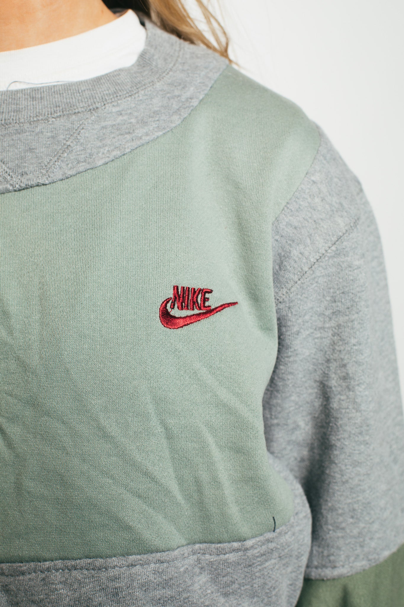 Nike  - Renewed  Sweatshirt (XS)