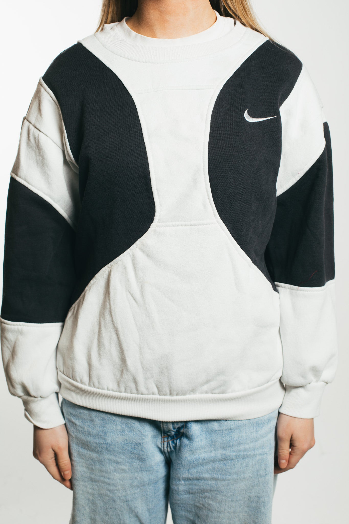 Nike  - Renewed  Sweatshirt (XS)