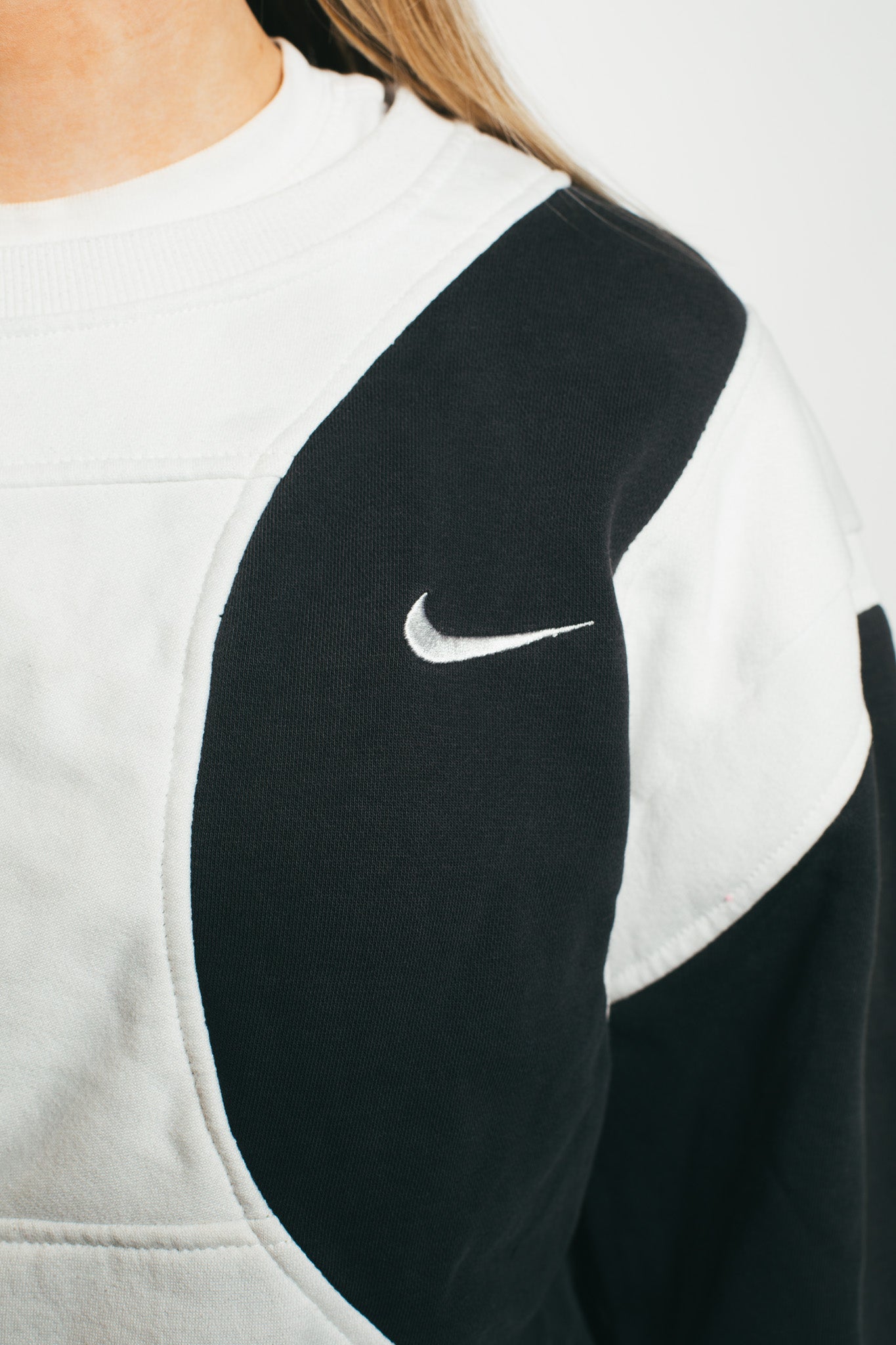 Nike  - Renewed  Sweatshirt (XS)