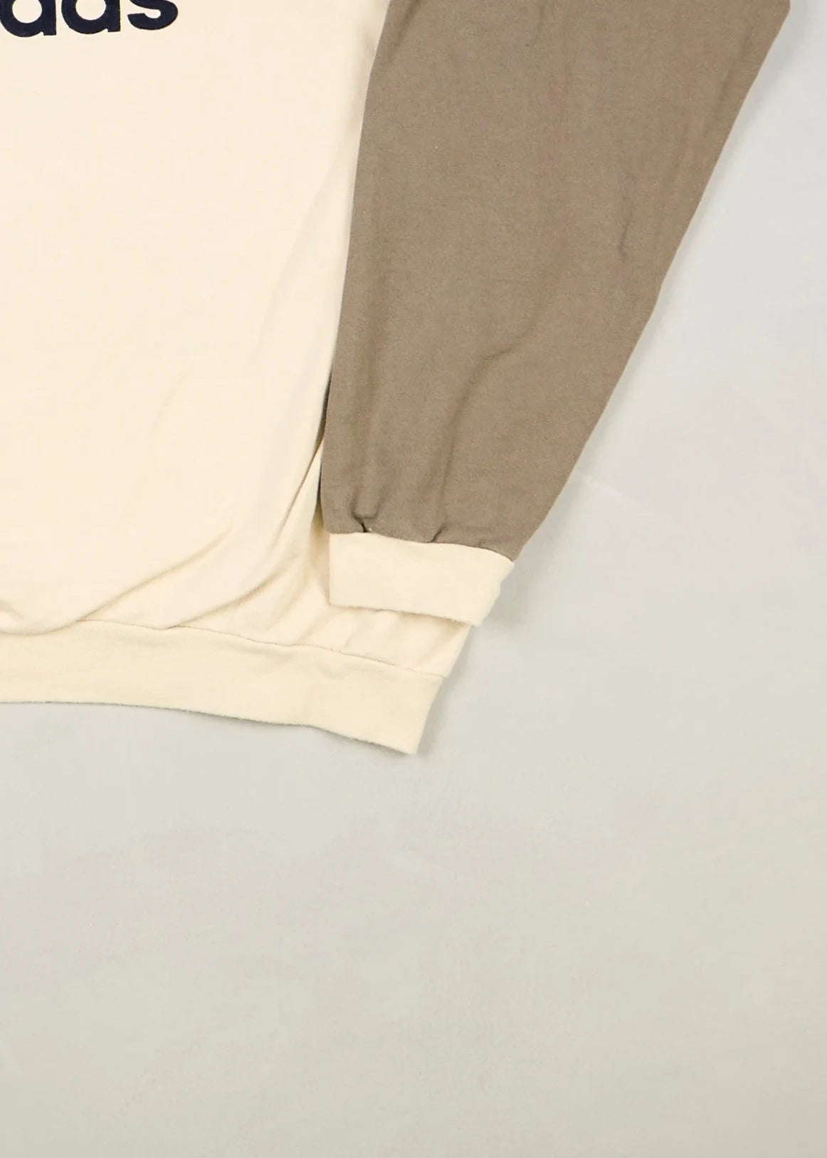 ADIDAS - Sweatshirt (M) Bottom Right