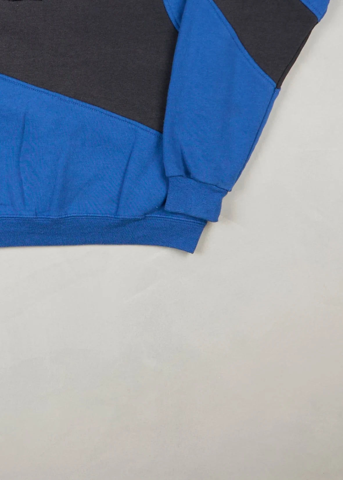 Calvin Klein - Sweatshirt (L) Bottom Right