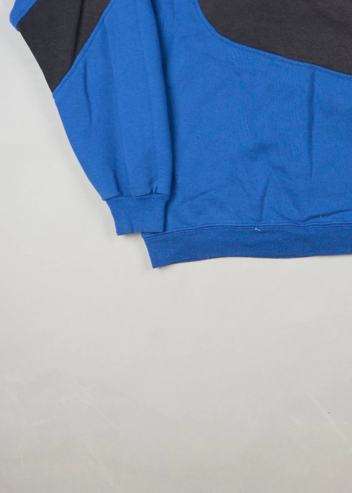 Calvin Klein - Sweatshirt (L) Bottom Left