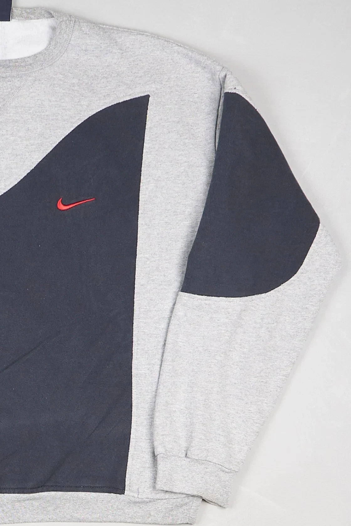 Nike - Renewed Sweatshirt (L) Right