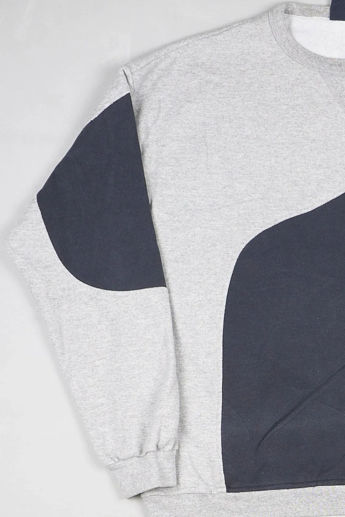 Nike - Renewed Sweatshirt (L) Left