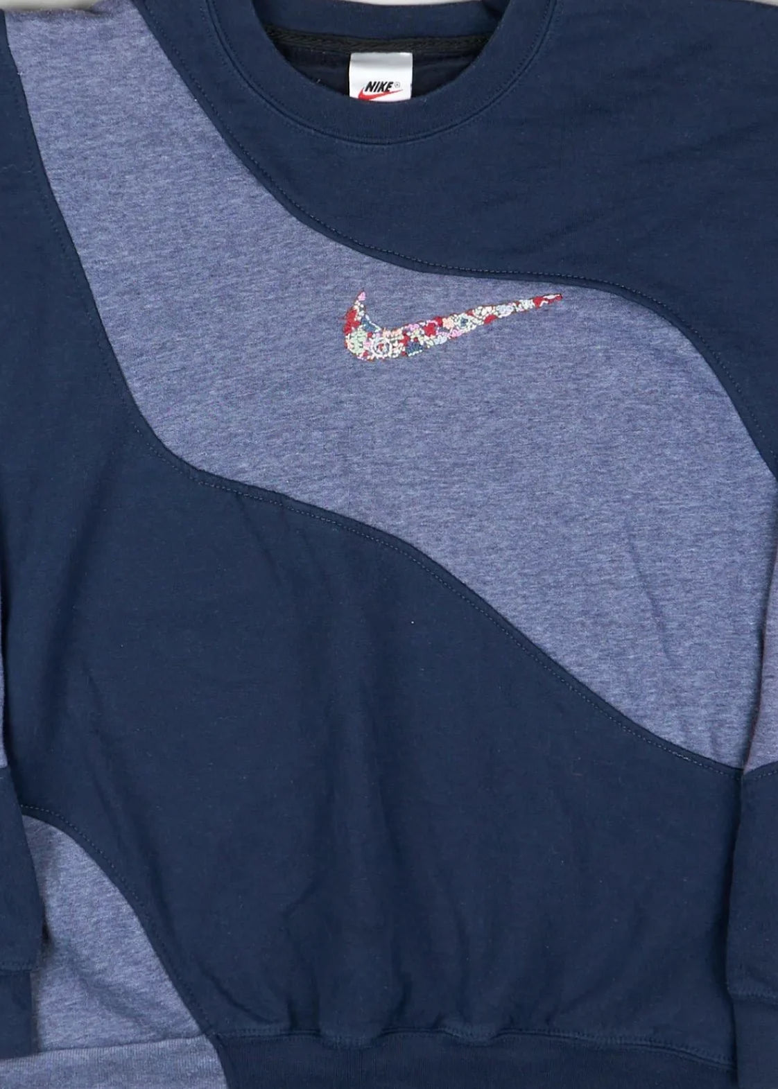 Nike - Renewed Sweatshirt (L) Center