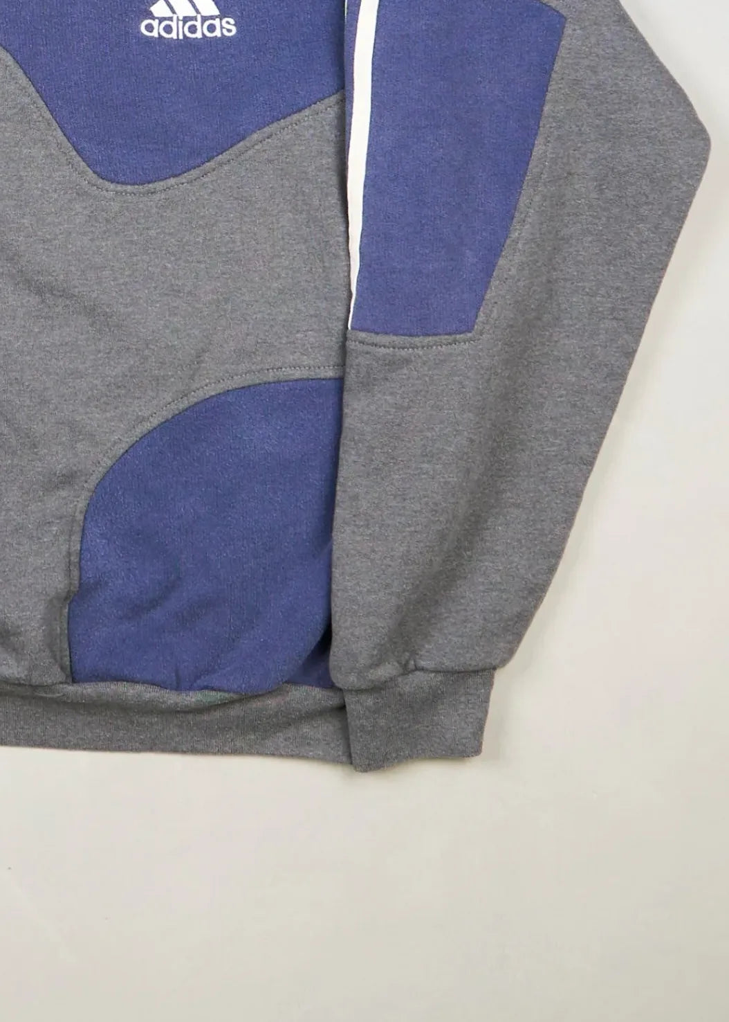 Adidas - Sweatshirt (L) Bottom Right