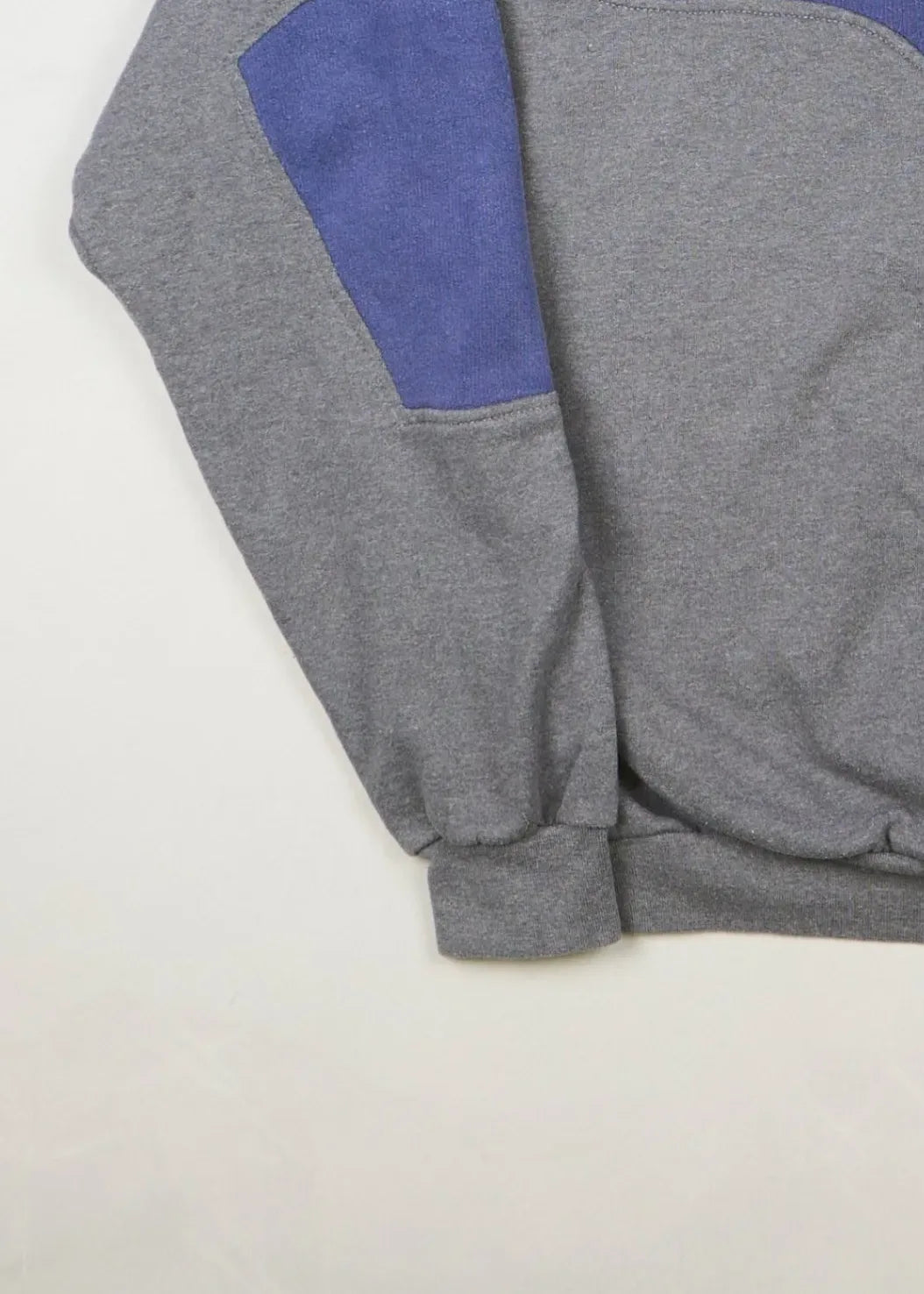 Adidas - Sweatshirt (L) Bottom Left