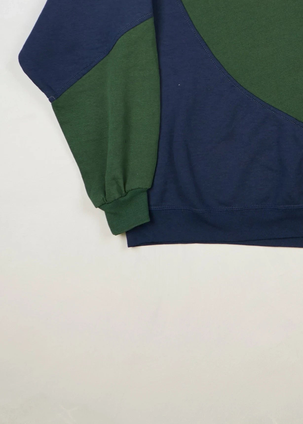 Carhartt - Sweatshirt (L) Bottom Left