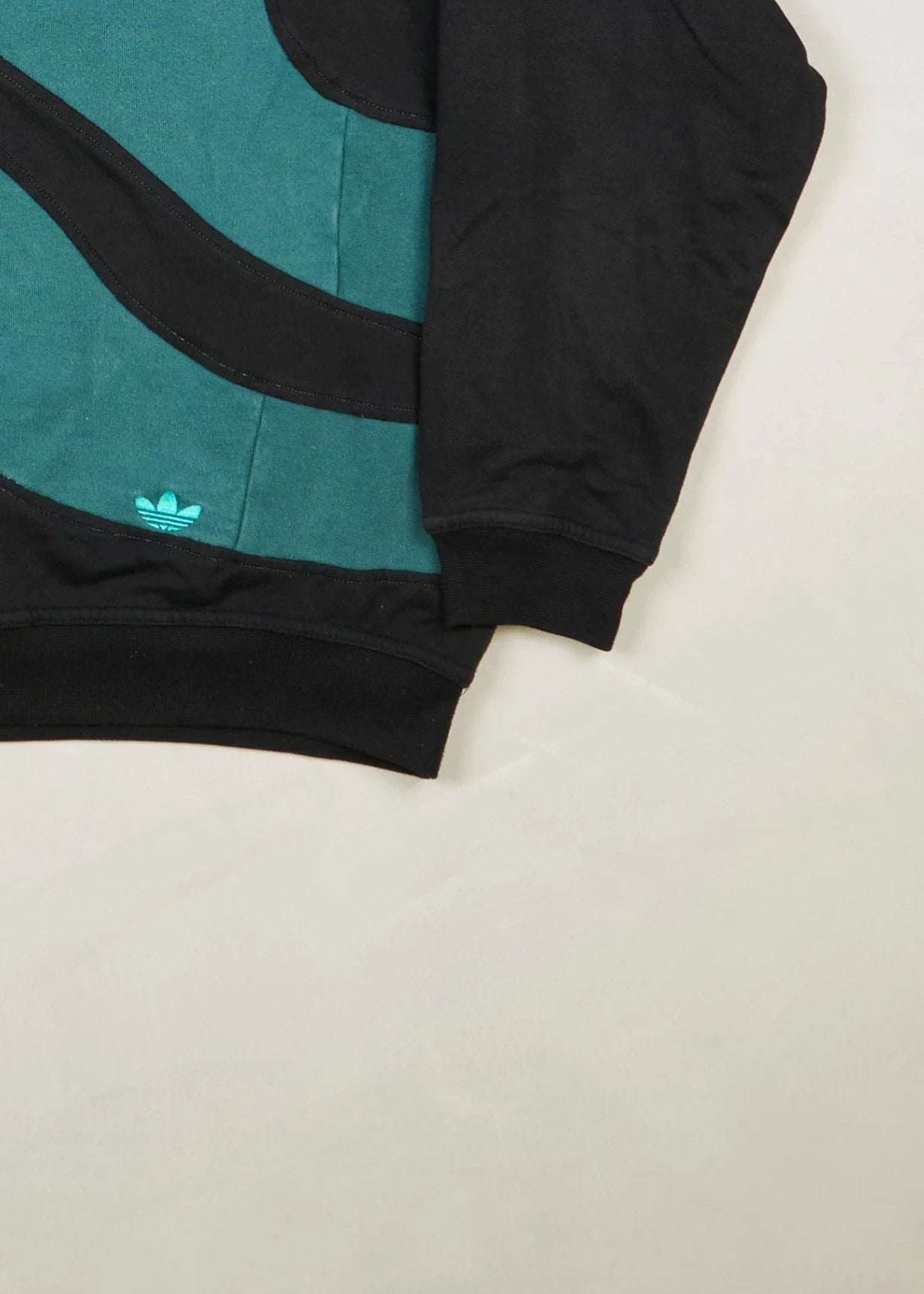 Adidas - Sweatshirt (M) Bottom Right