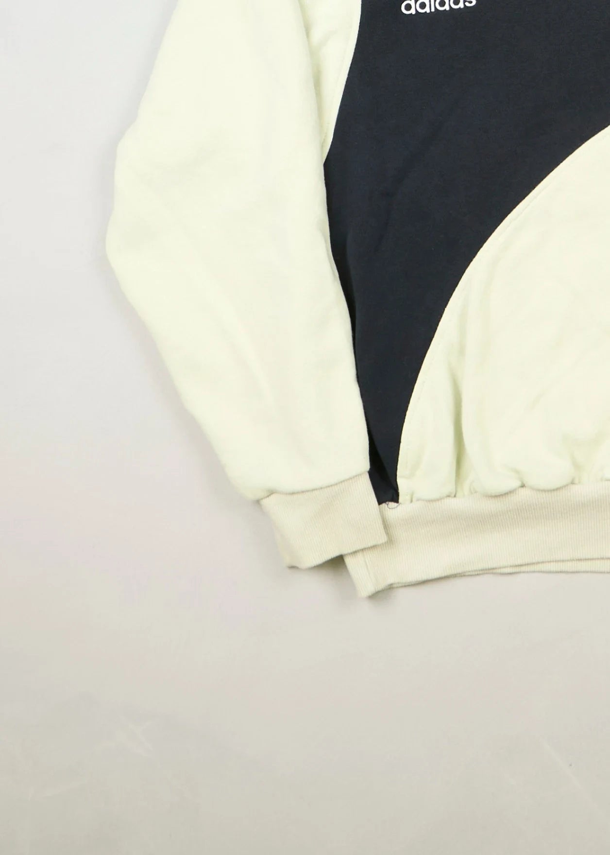 Adidas - Hoodie (M) Bottom Left
