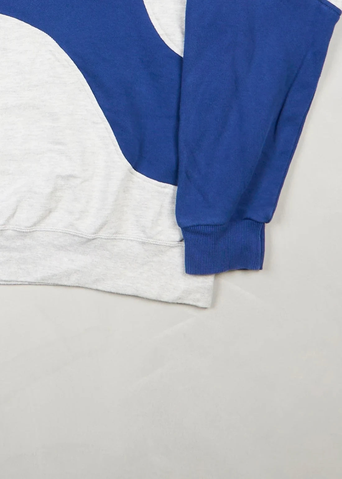 Adidas - Sweatshirt (L) Bottom Right