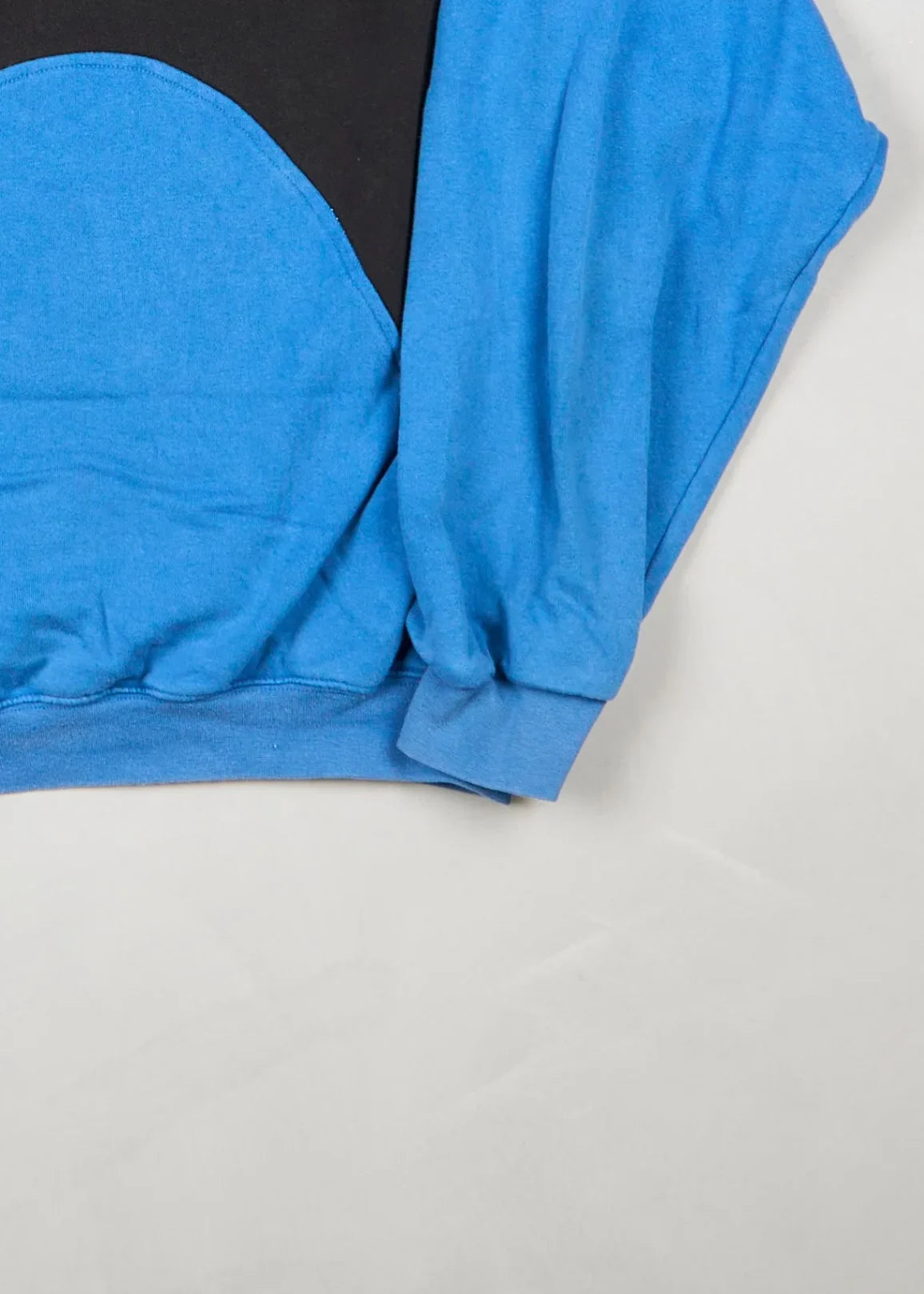 Adidas - Sweatshirt (L) Bottom Right