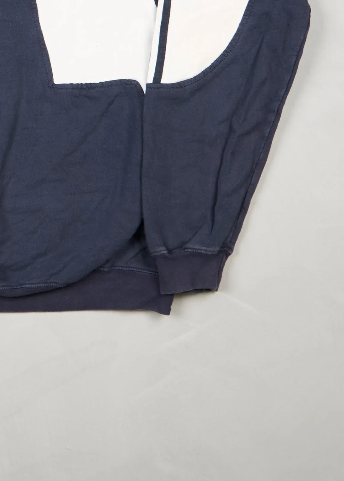 Adidas - Sweatshirt (L) Bottom Right