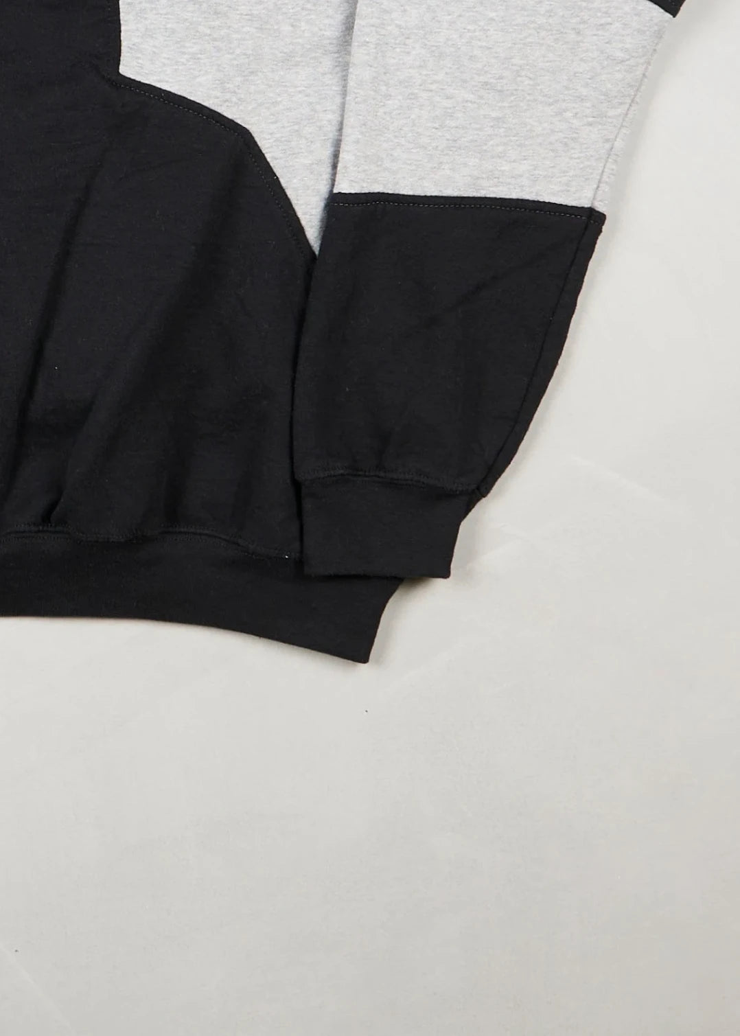 Nike - Sweater (M) Bottom Right