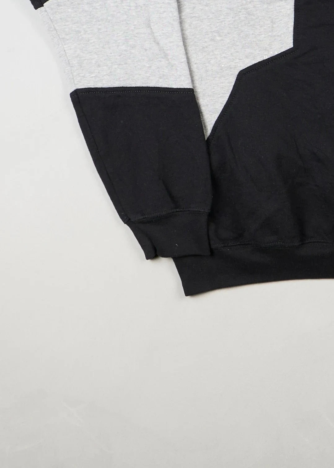 Nike - Sweater (M) Bottom Left