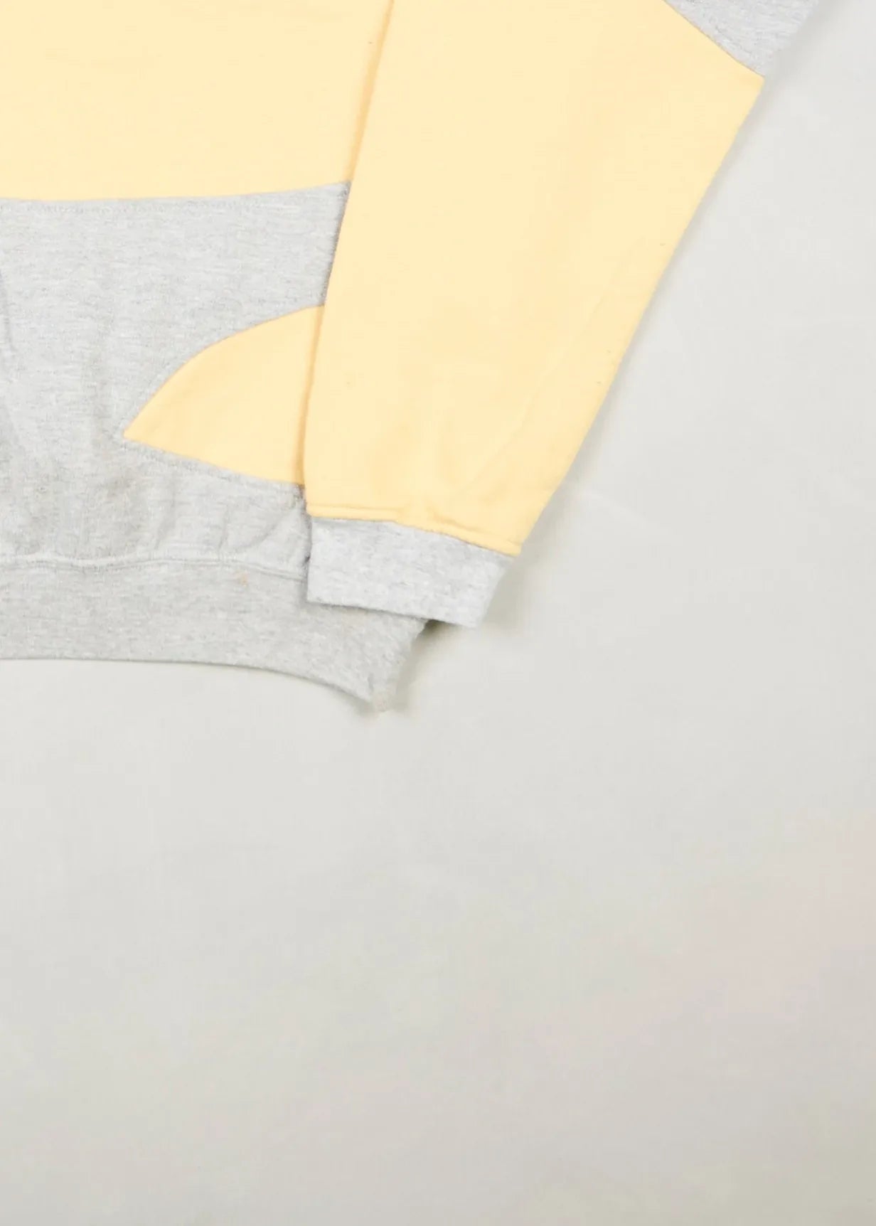 Adidas - Sweater (L) Bottom Right