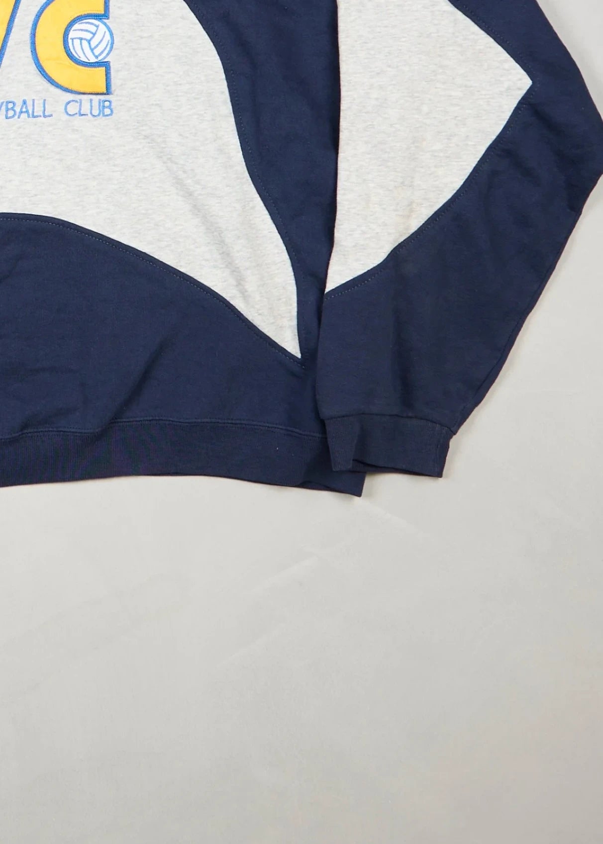 Adidas - Sweatshirt (L) Bottom Right