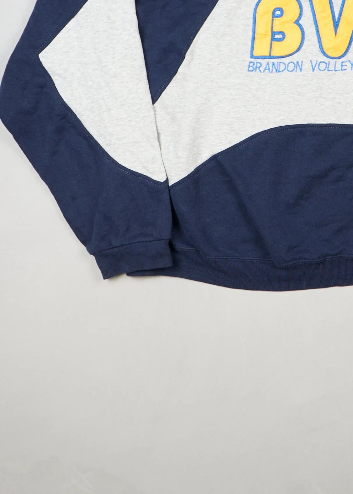 Adidas - Sweatshirt (L) Bottom Left