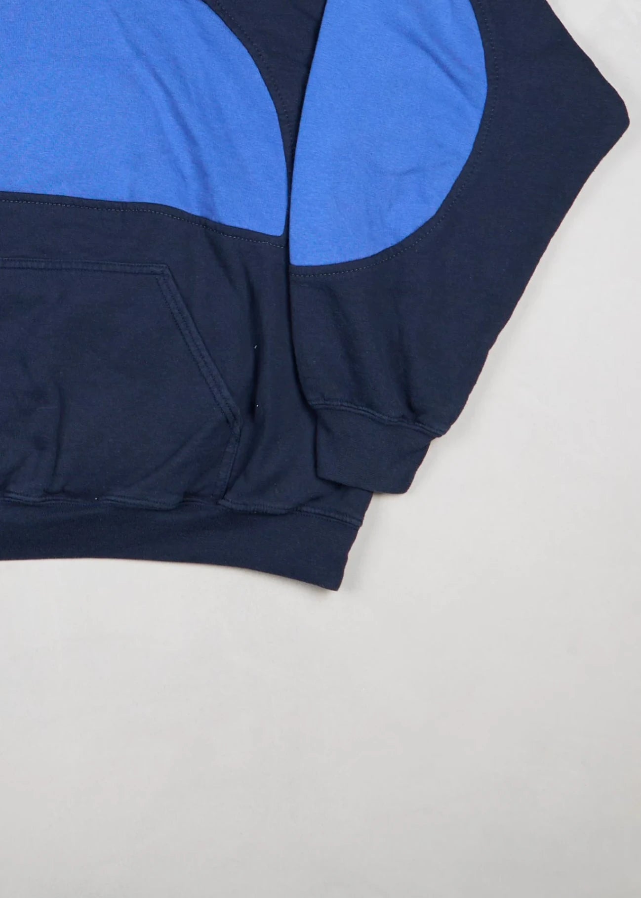 Adidas - Hoodie (L) Bottom Right