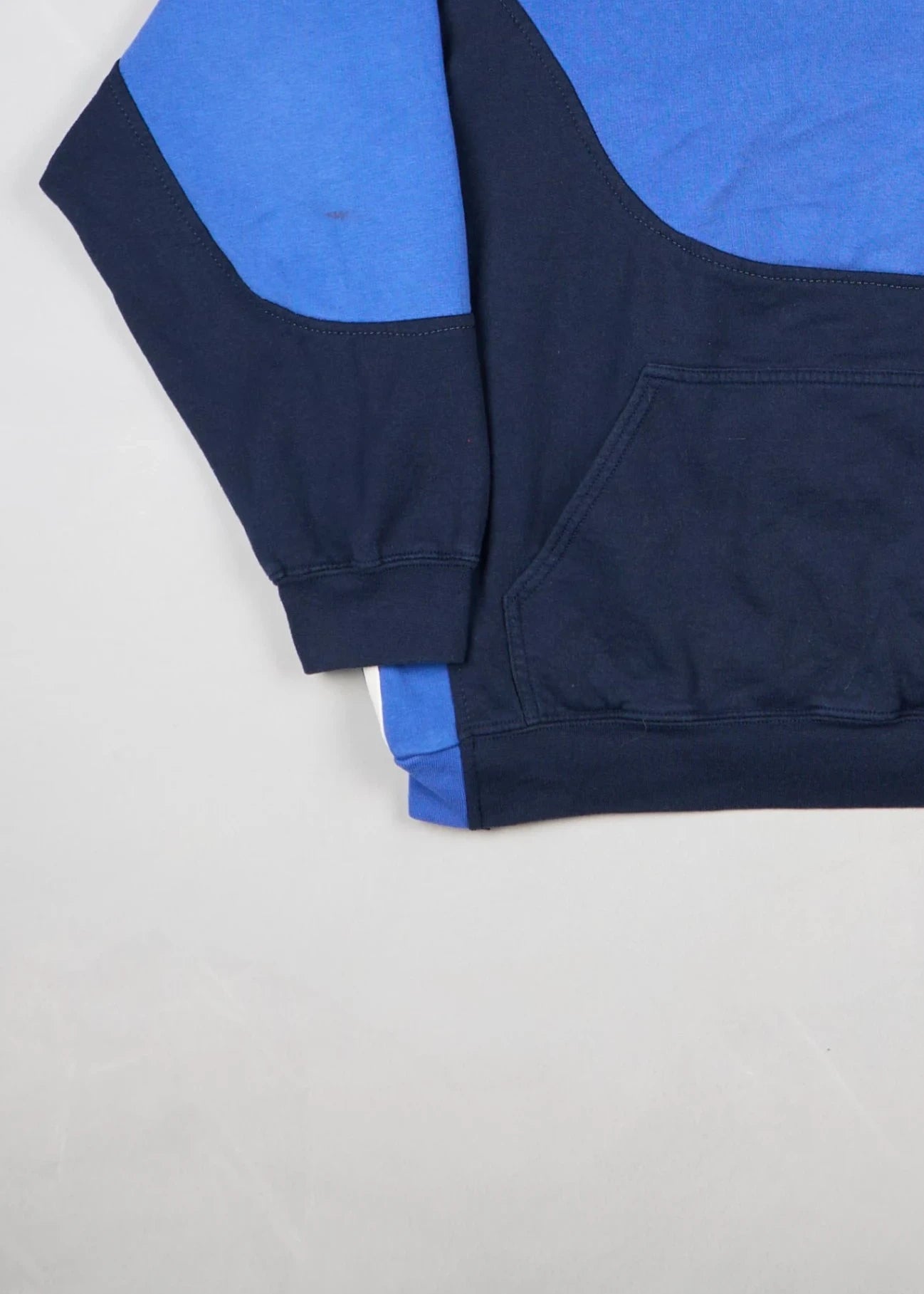 Adidas - Hoodie (L) Bottom Left