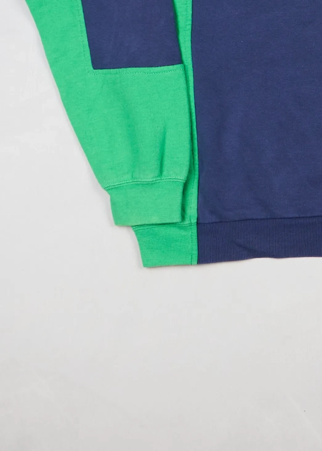 Adidas - Sweatshirt (S) Bottom Left