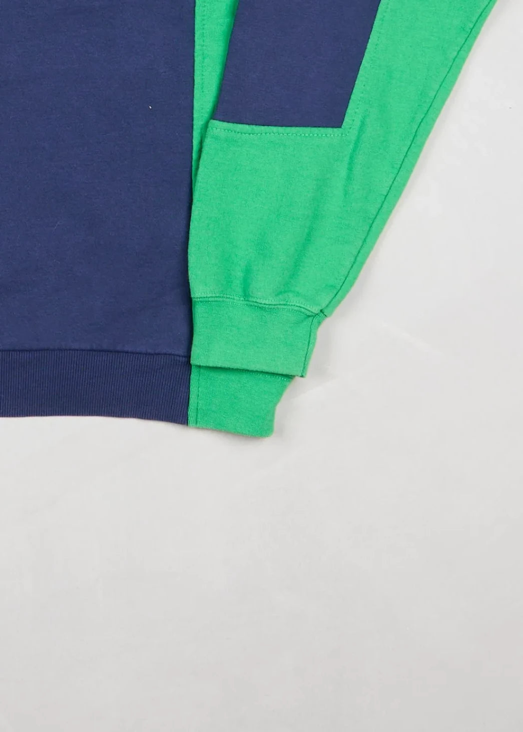Adidas - Sweatshirt (S) Bottom Right