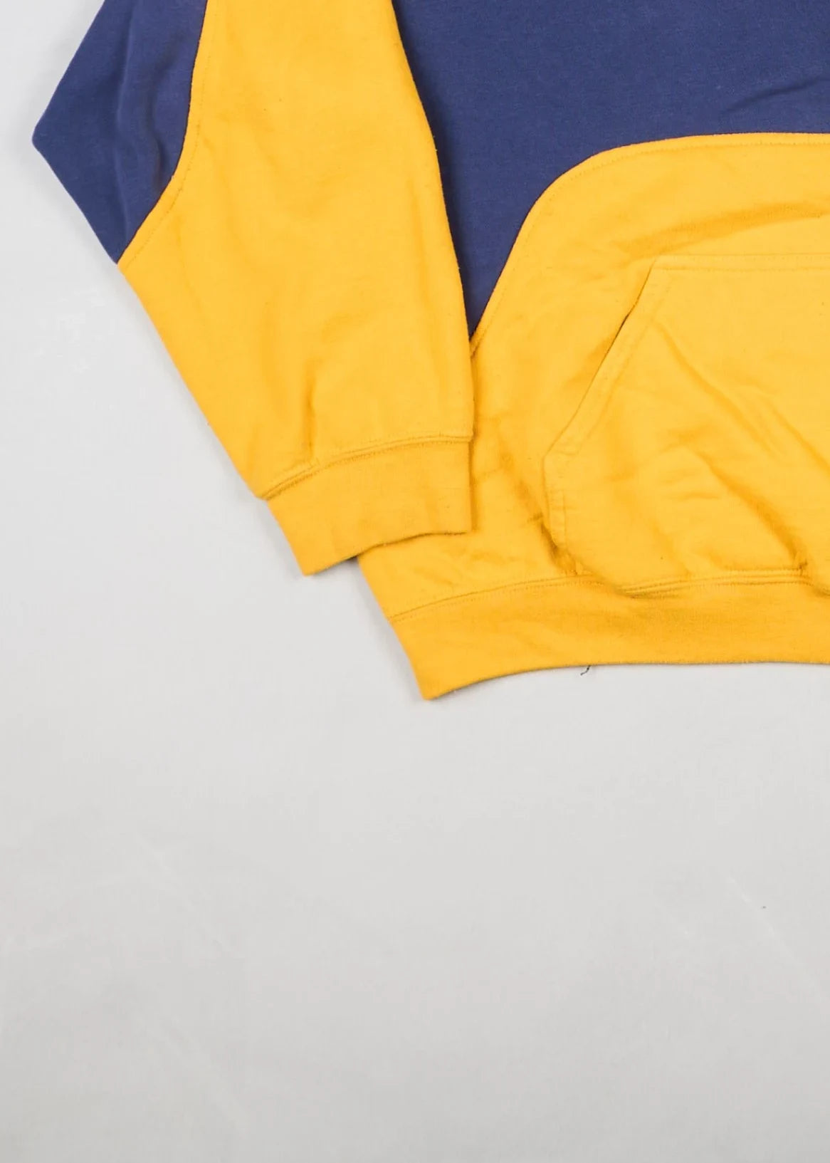 Adidas - Hoodie (M) Bottom Left