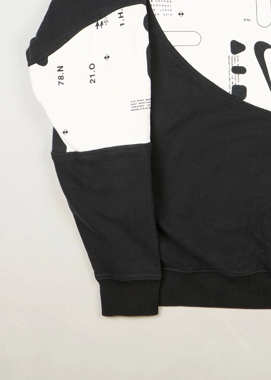 Nike - Sweater (M) Bottom Left