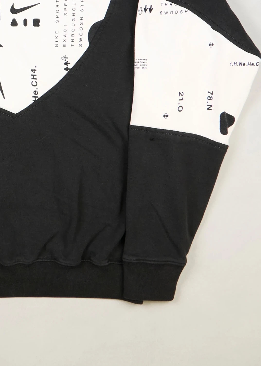 Nike - Sweater (M) Bottom Right