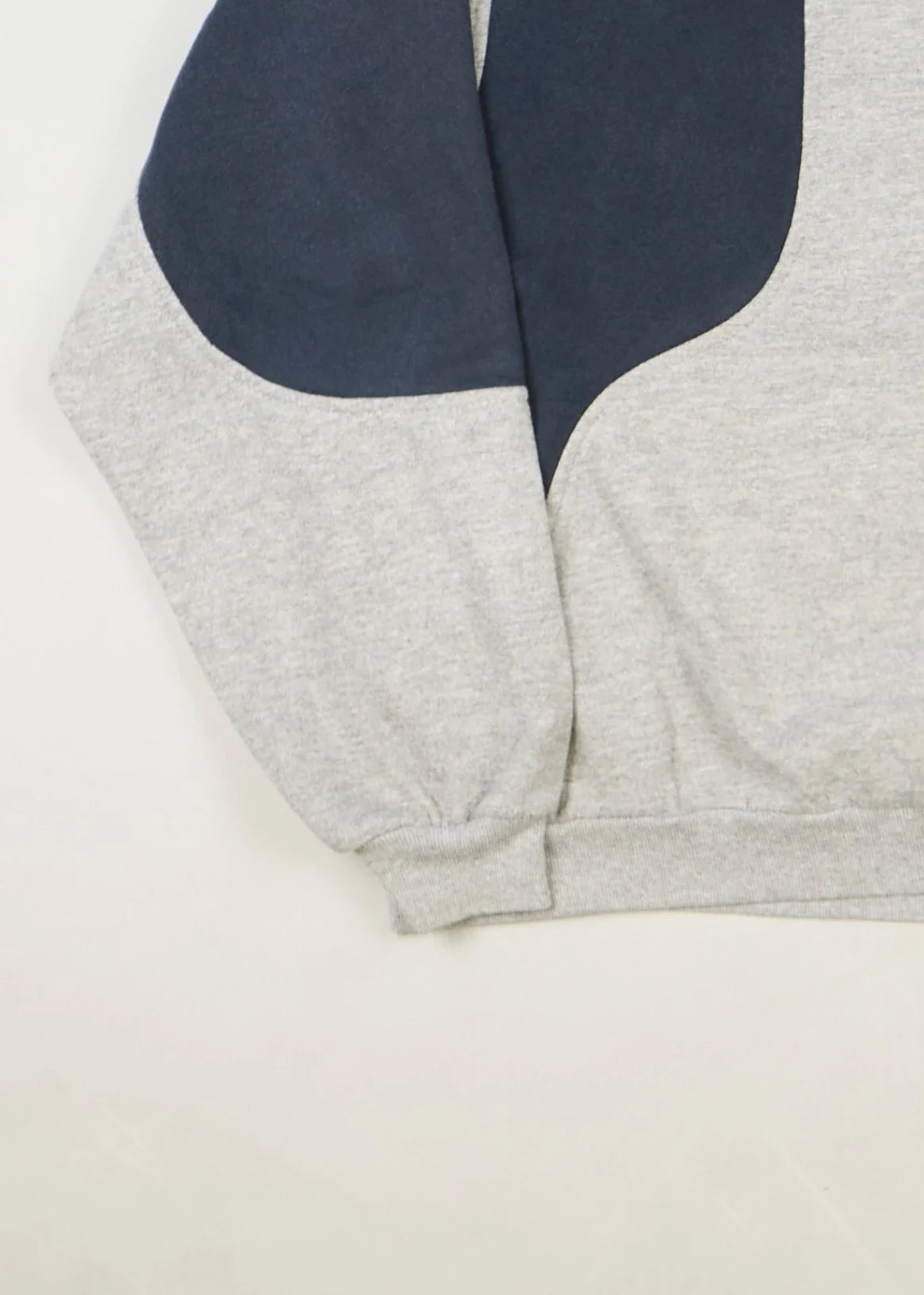 Nike - Sweater (L) Bottom Left