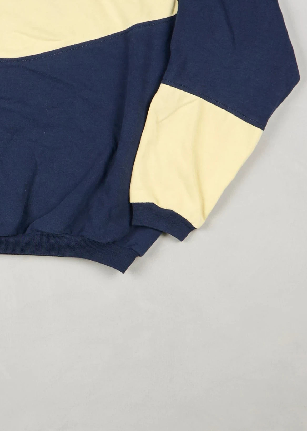 Nike - Sweatshirt (L) Bottom Right