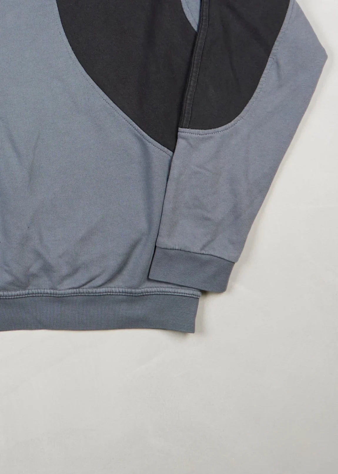 Adidas - Sweatshirt (M) Bottom Right