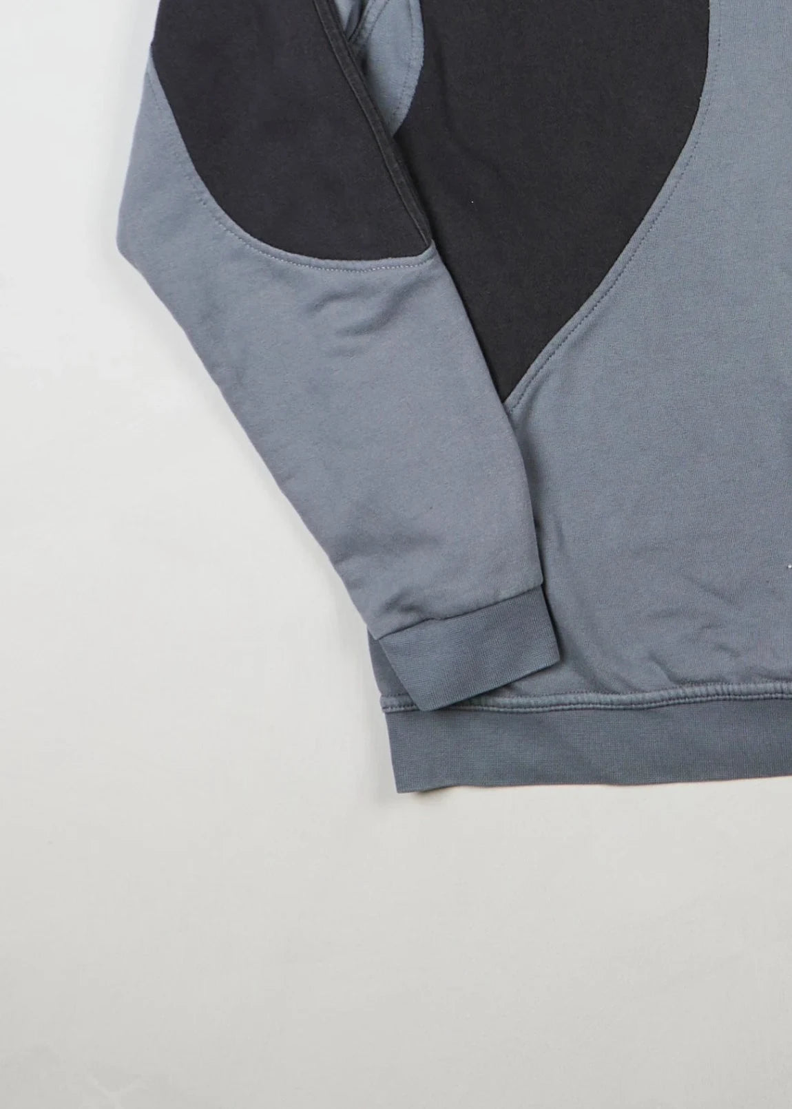 Adidas - Sweatshirt (M) Bottom Left