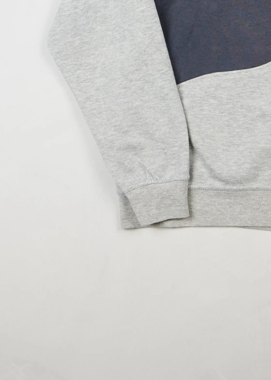 Adidas - Sweatshirt (M) Bottom Left