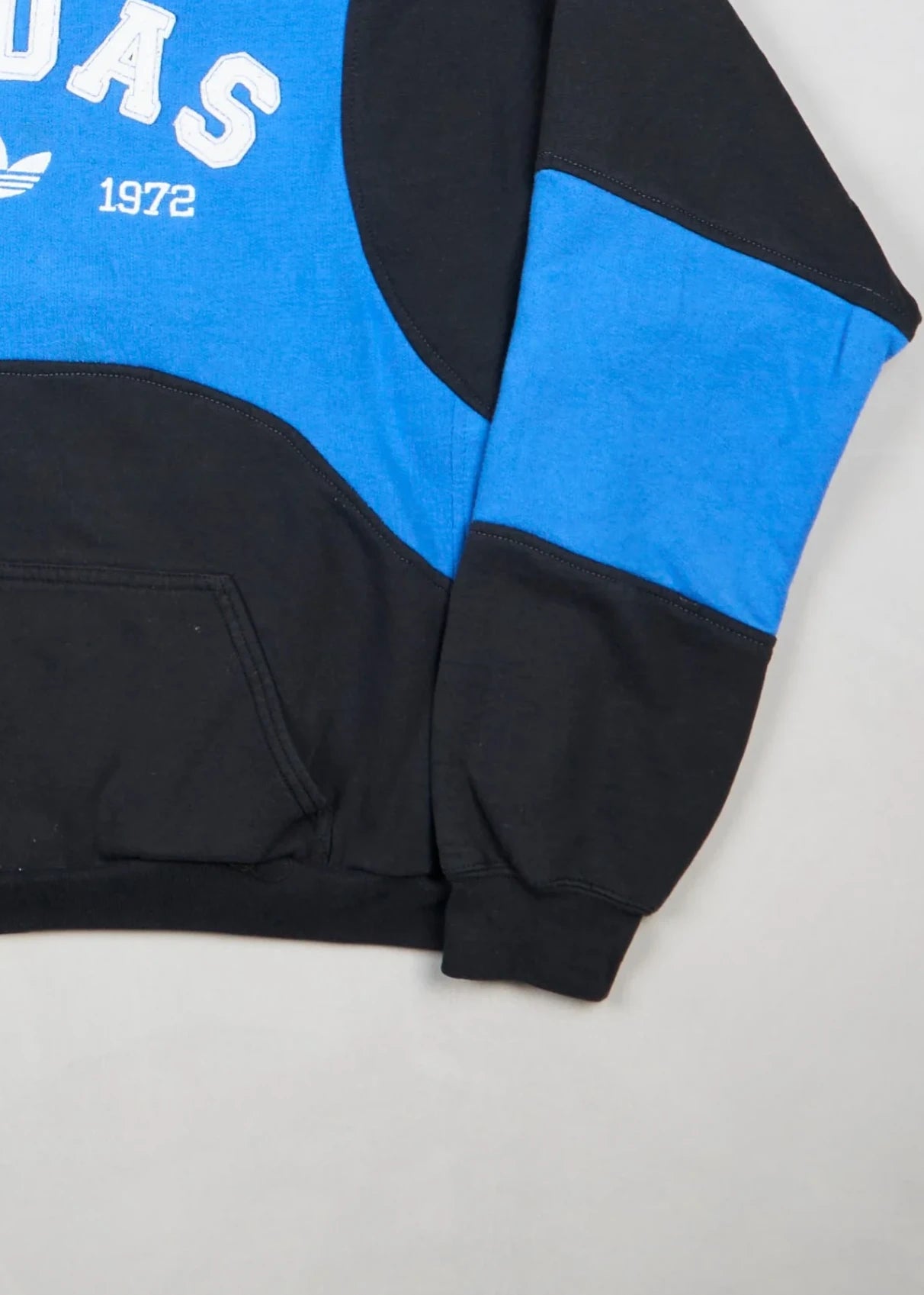 Adidas - Hoodie (M) Bottom Right