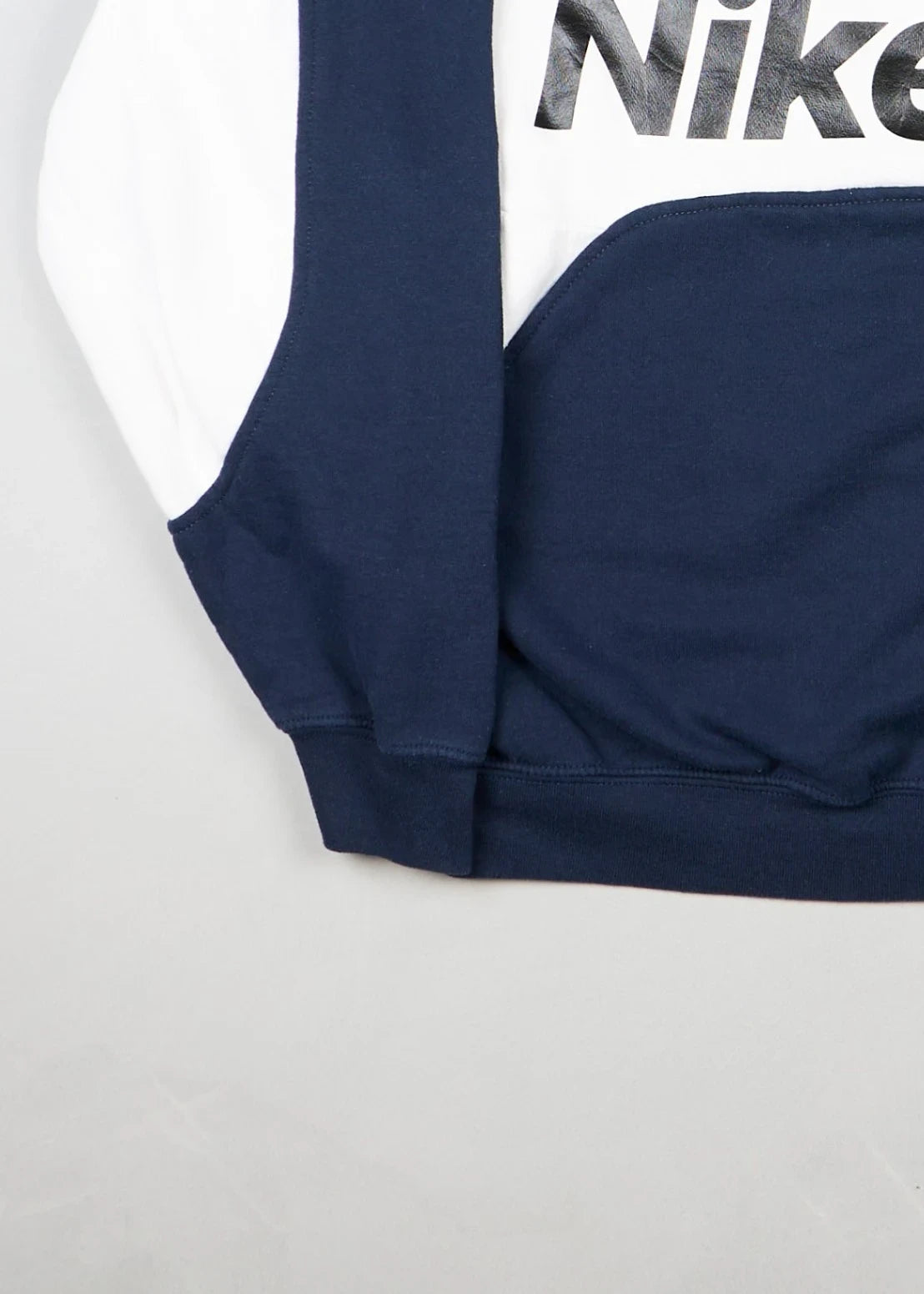 Nike - Sweater (M) Bottom Left