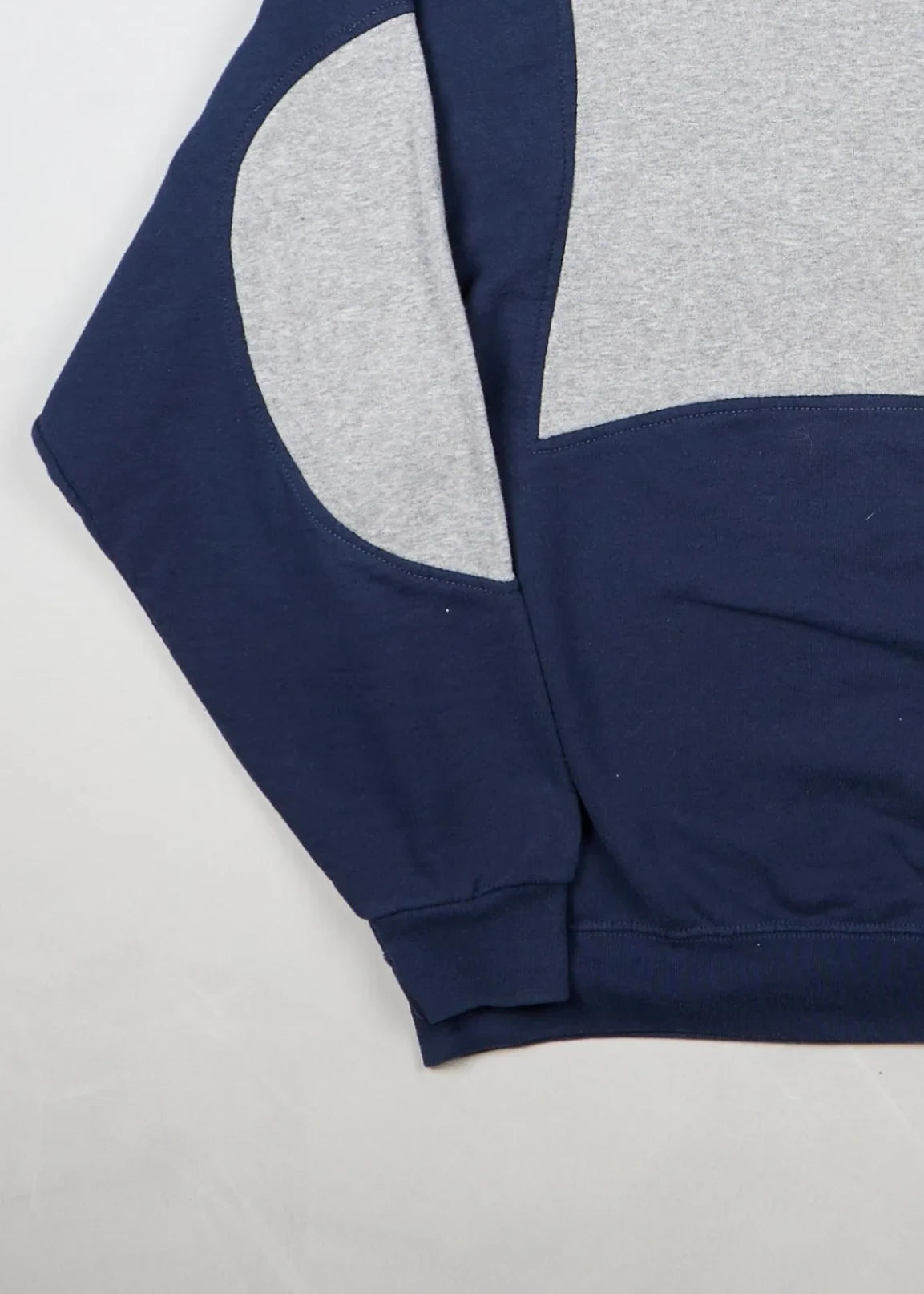 Nike - Hoodie (M) Bottom Left