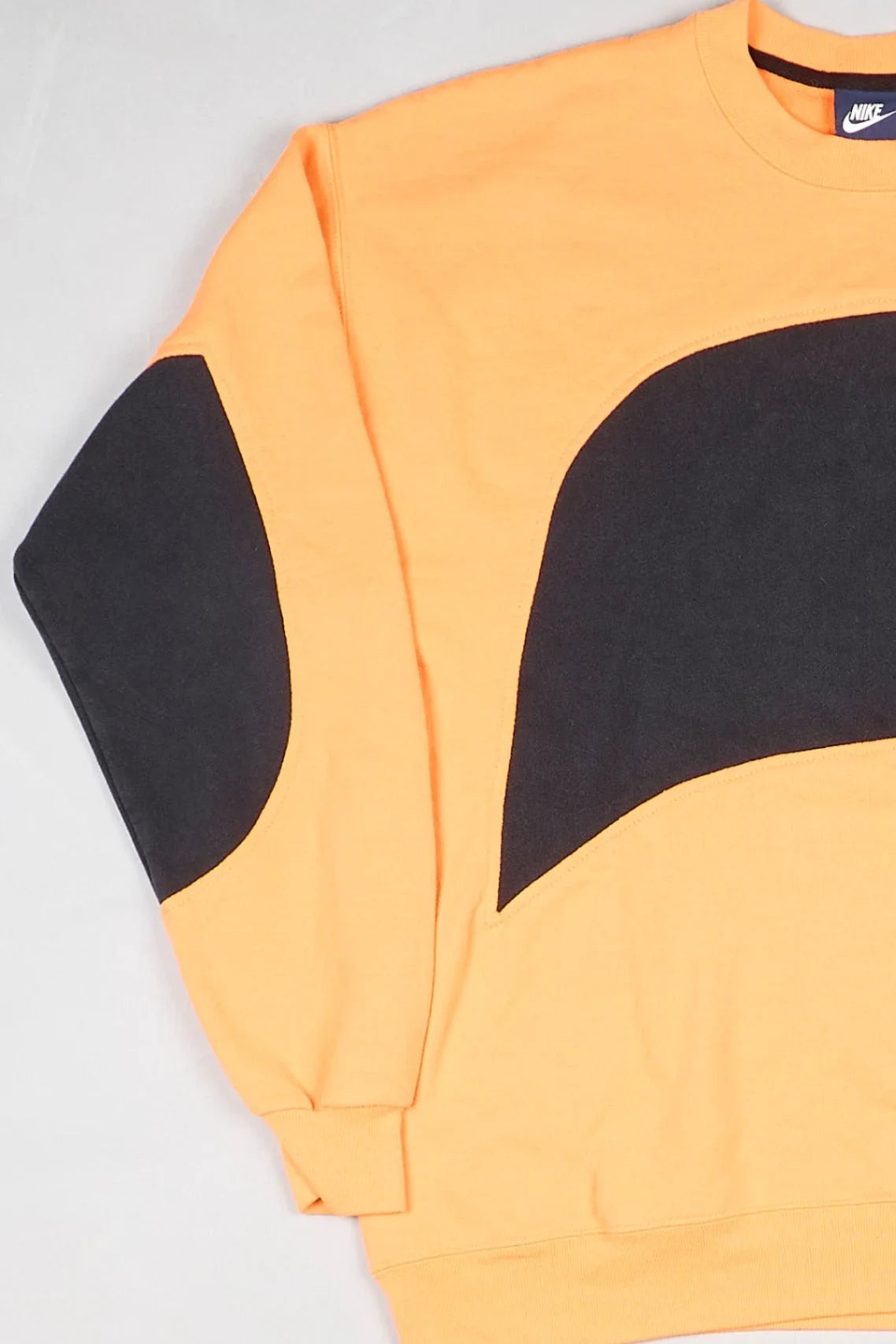 Nike - Renewed Sweatshirt (L) Left
