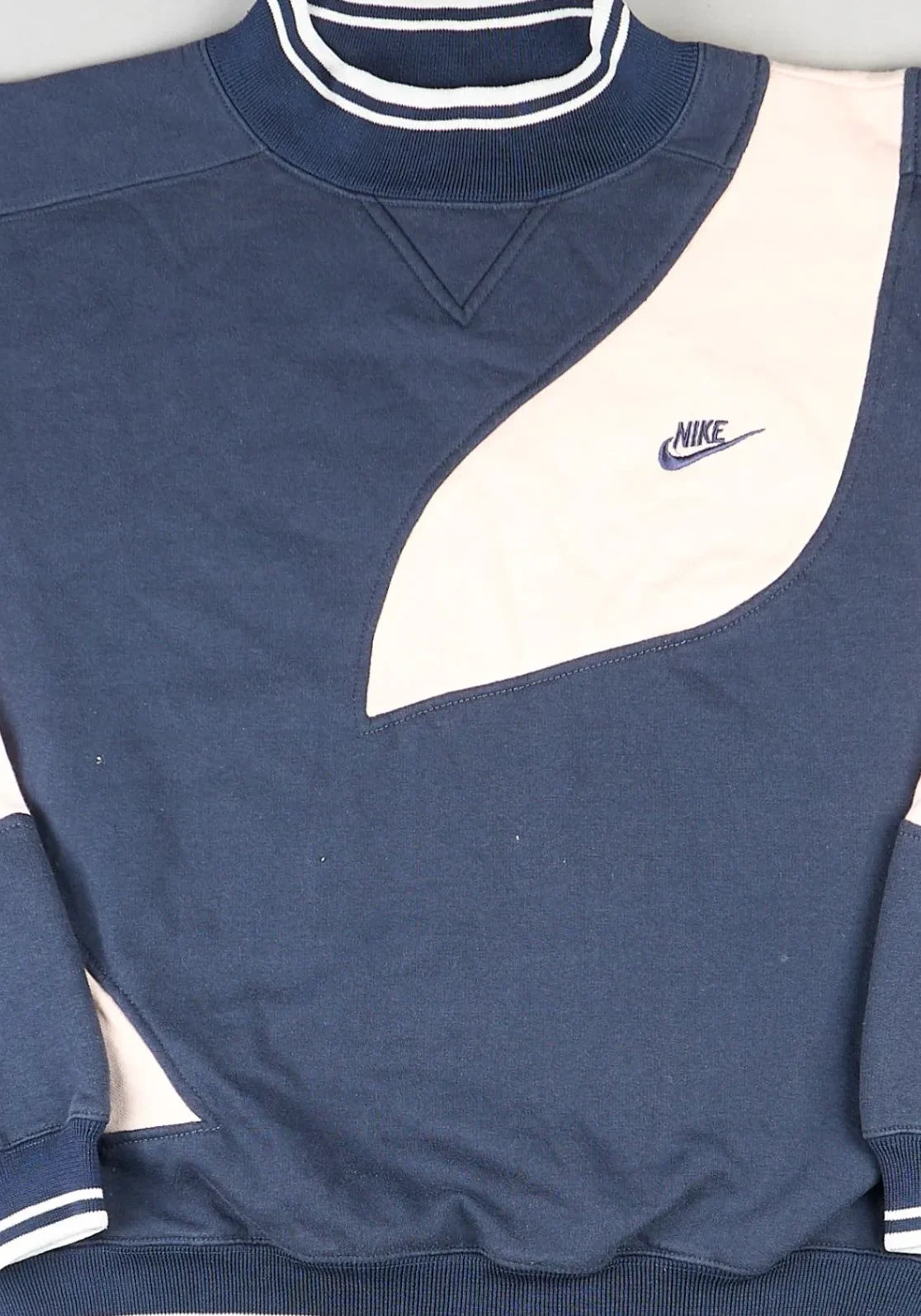 Nike - Renewed Sweatshirt (XS)
