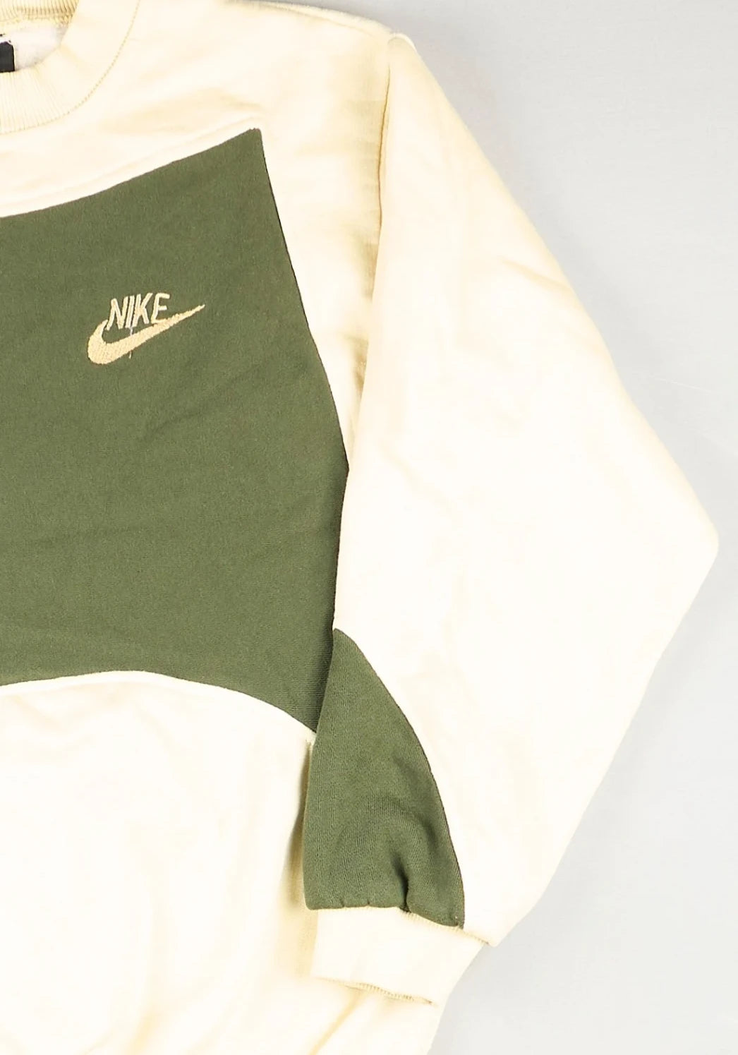 Nike - Renewed Sweatshirt (XS)