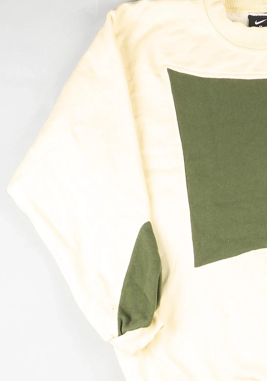 Nike - Renewed Sweatshirt (XS)