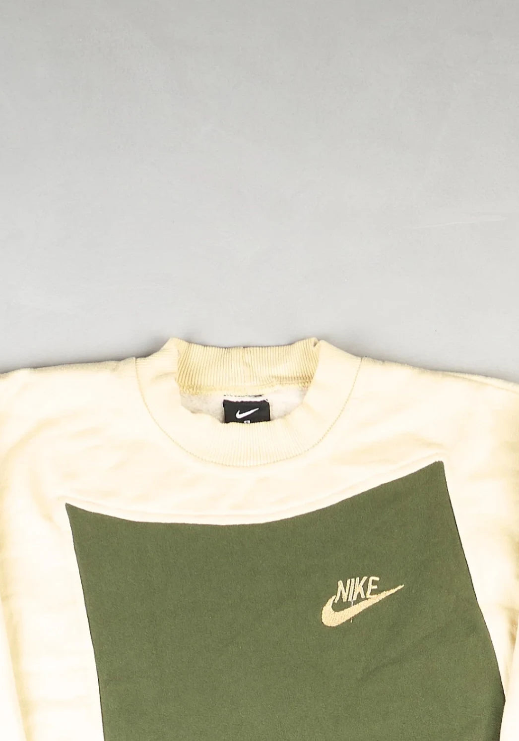 Nike - Renewed Sweatshirt (XS)