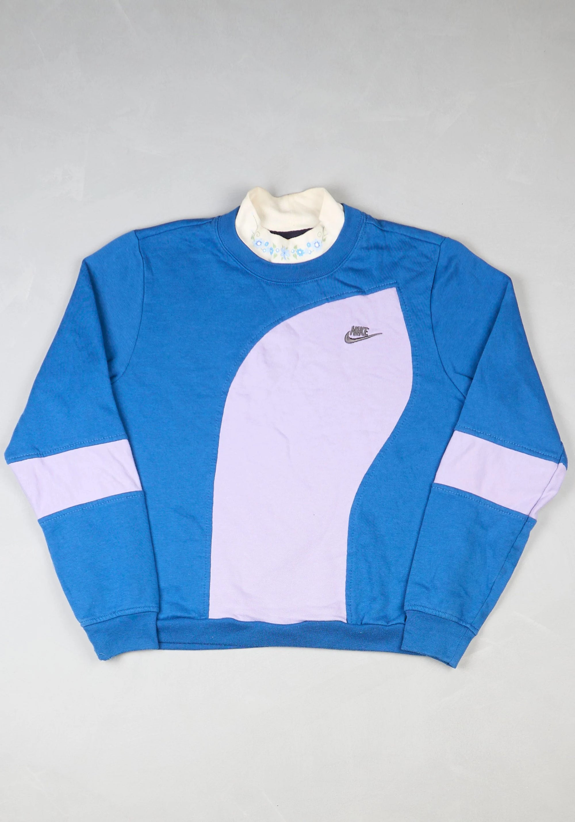 Nike - Renewed Sweatshirt (XS)